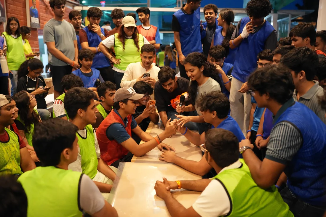 Students collaborating during a Mesa Venture League challenge