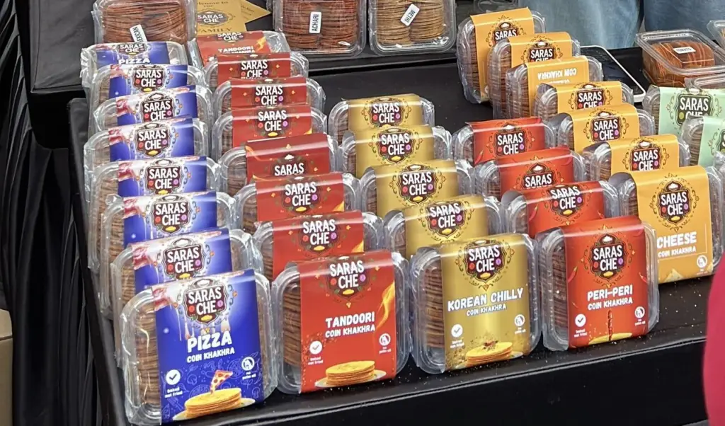 Saras Che snack packs in several flavours displayed for sale